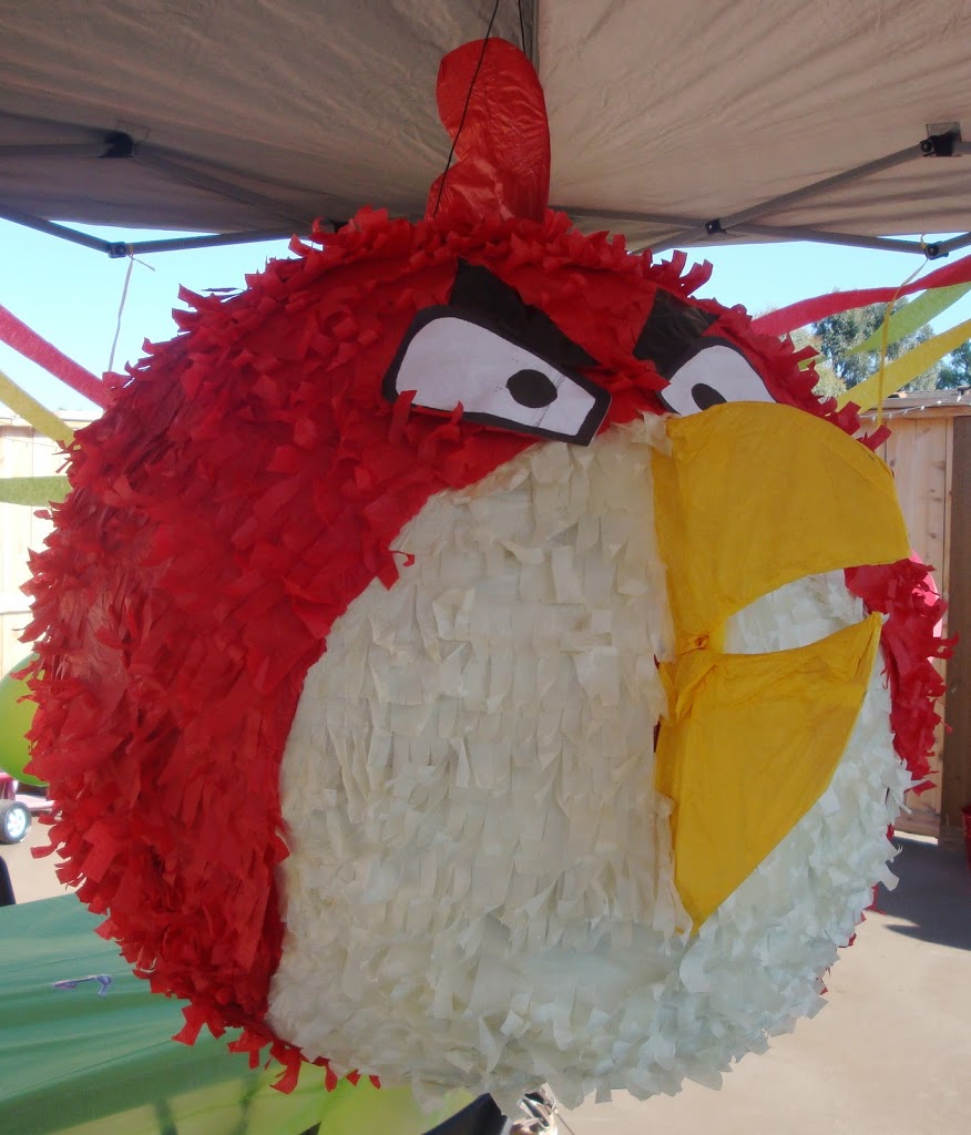 Angry Birds piñata // Angry Birds Birthday party // livingmividaloca.com