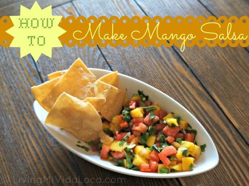 How to make an easy mango salsa using this recipe at home. Great for tacos, burritos and tostadas. | livingmividaloca.com | #livingmividaloca #mangosalsa #recipes #spicymangosalsa #salsa #mexicansalsa #diprecipes