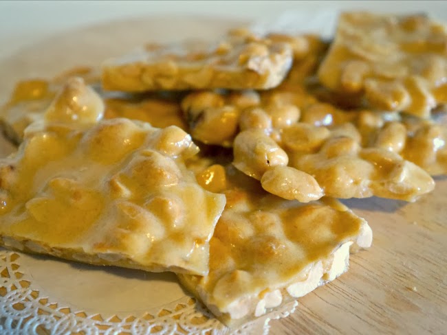 How to make peanut brittle in the microwave | LivingMiVidaLoca.com