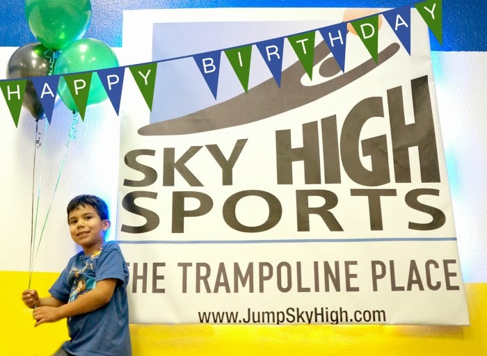 easy Minecraft birthday party at Sky High Sports -- livingmividaloca.com