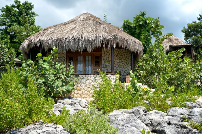 Visiting Tensing Pen at Negril, Jamaica. Tensing Pen Resort is gorgeous and a great wedding destination. | livingmividaloca.com | #LivingMiVidaLoca #Jamaica #TensingPen #Negril