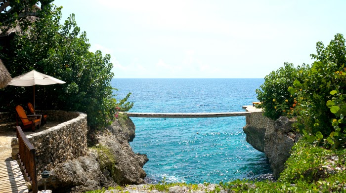 Visiting Tensing Pen at Negril, Jamaica. Tensing Pen Resort is gorgeous and a great wedding destination. | livingmividaloca.com | #LivingMiVidaLoca #Jamaica #TensingPen #Negril