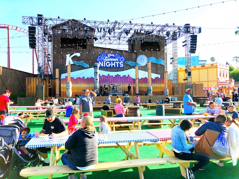 Visiting Knott's Berry Farm during the summer for Knott's Summer nights concert. - livingmividaloca.com - #LivingMiVidaLoca #KnottsBerryFarm