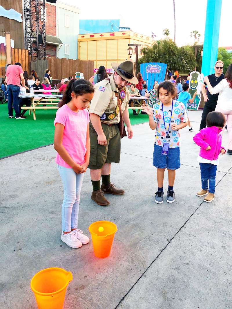 Knott's Summer nights includes family-friendly games at the Knott's Midway - livingmividaloca.com - #LivingMiVidaLoca #KnottsBerryFarm