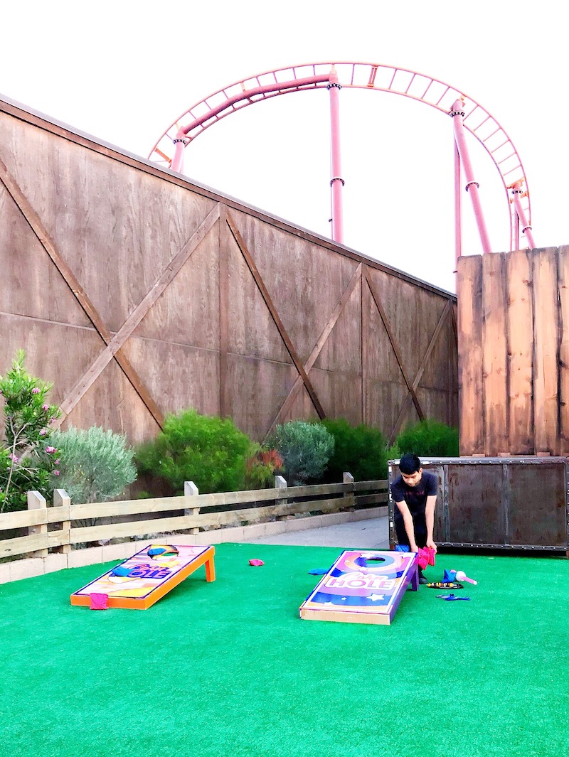 Knott's Summer nights includes family-friendly games at the Knott's Midway - livingmividaloca.com - #LivingMiVidaLoca #KnottsBerryFarm