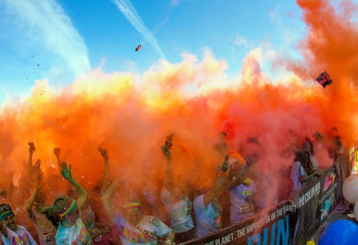 Throwing orange color at The Color Run