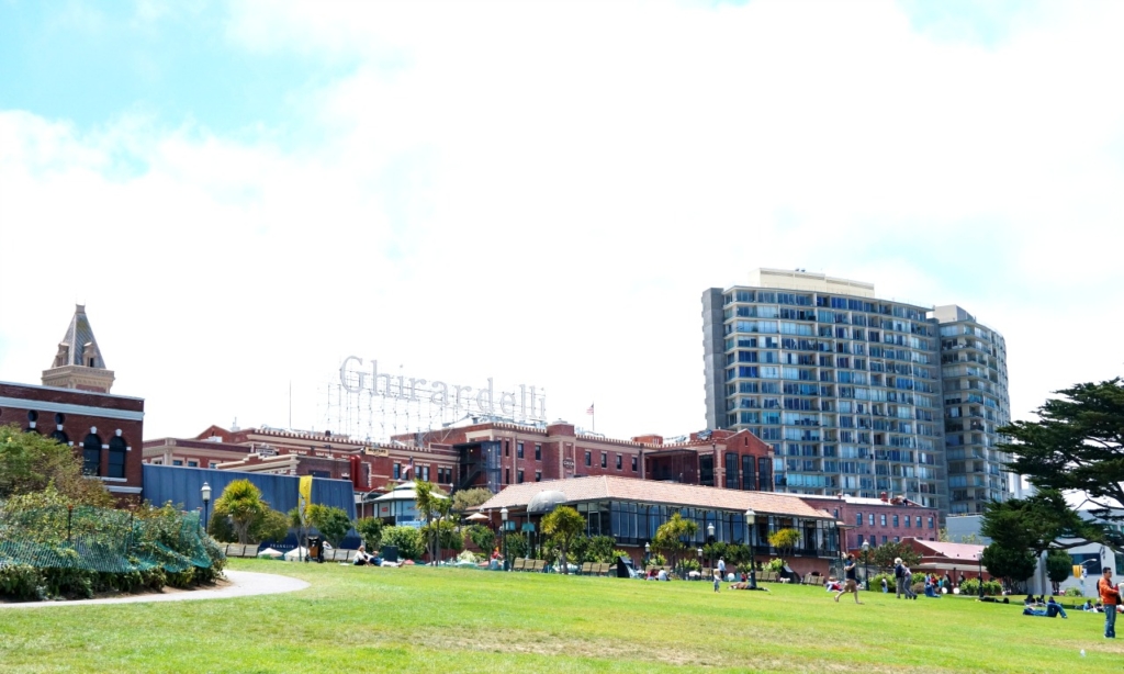 Ghirardelli Square - LivingMiVidaLoca.com (photo credit: Pattie Cordova)