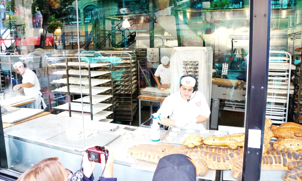 Boudin demonstration in San Francisco - LivingMiVidaLoca.com (photo credit: Pattie Cordova)