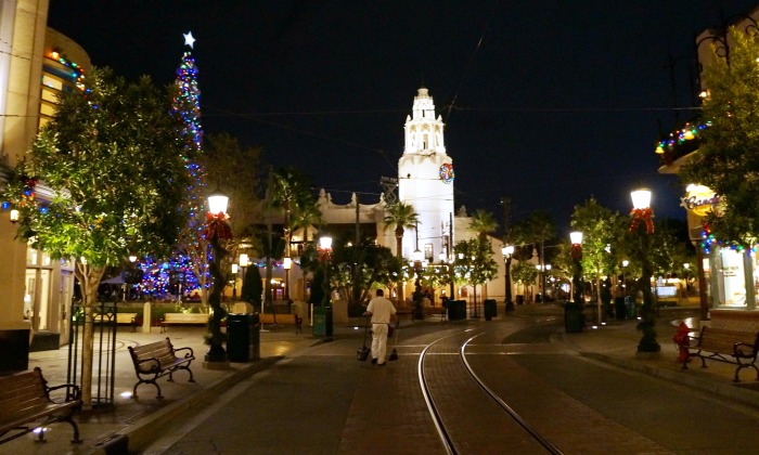 Disney California Adventure after dark // livingmividaloca.com