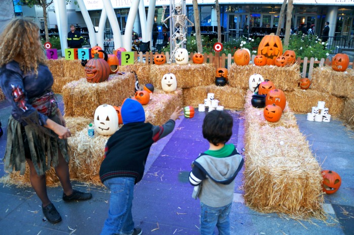 Pumpkin bowling at Halloween festival // livingmividaloca.com #FrightfulFiesta