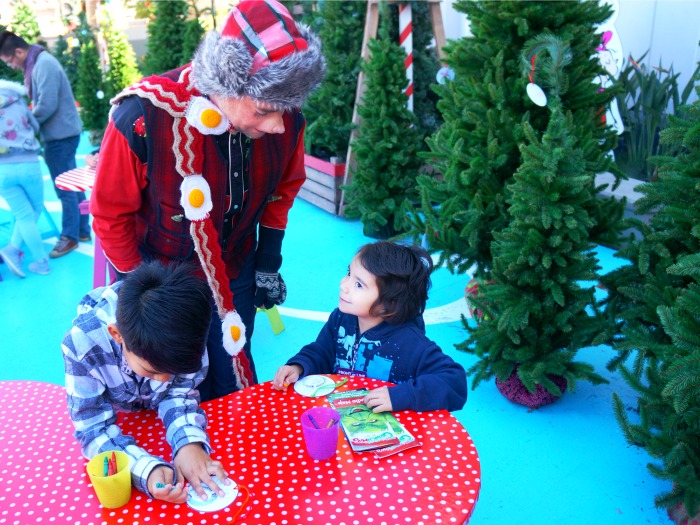 Decorate a christmas ornament at Grinchmas