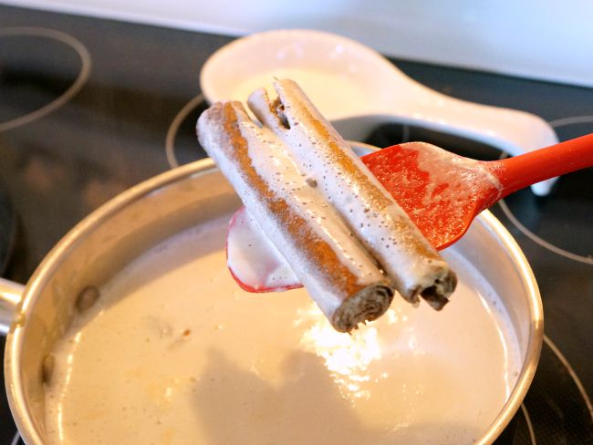 cinnamon sticks in arroz con leche