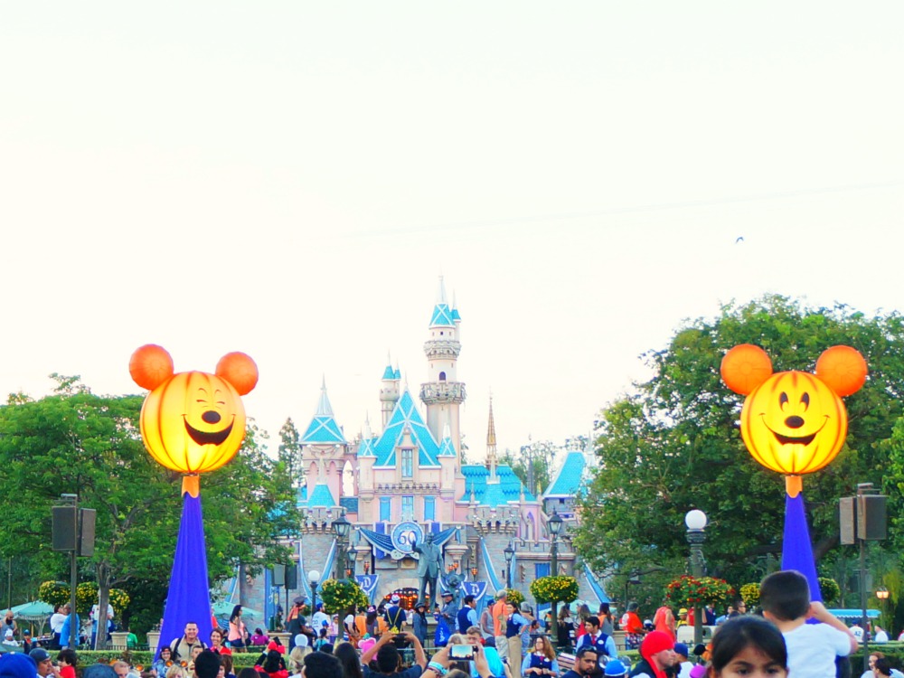 Mickey's Halloween Party and castle