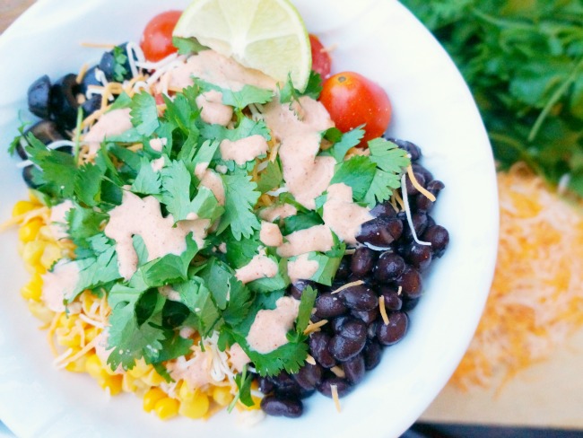 Dressing for burrito bowl salad // livingmividaloca.com