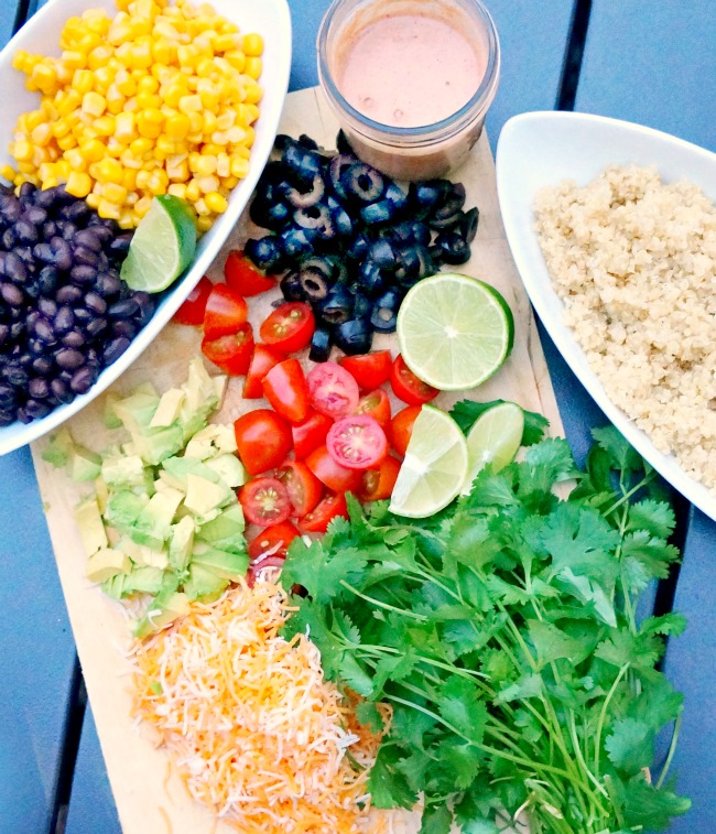 What to put in a burrito bowl // livingmividaloca.com