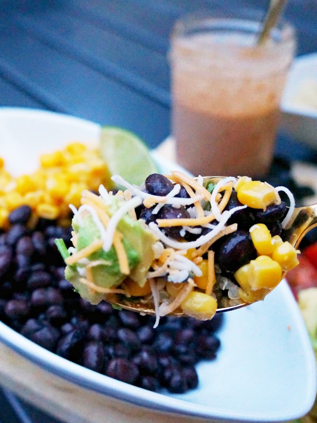 Burrito bowl with vegetables recipe // livingmividaloca.com