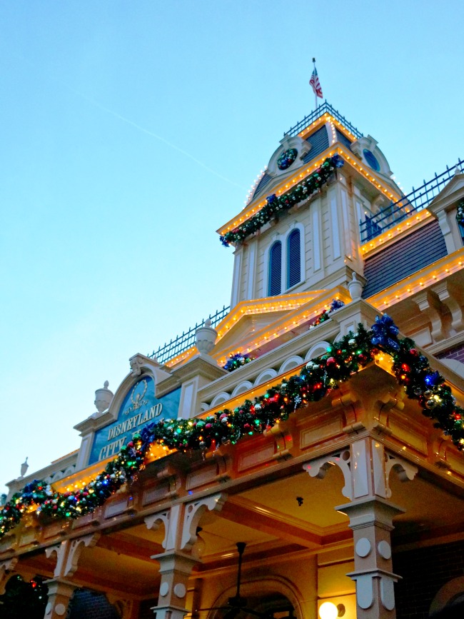 Disneyland City Hall at Christmas Time // LivingMiVidaLoca.com