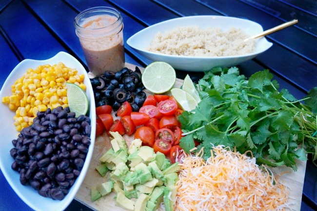 Burrito bowl served family style // livingmividaloca.com