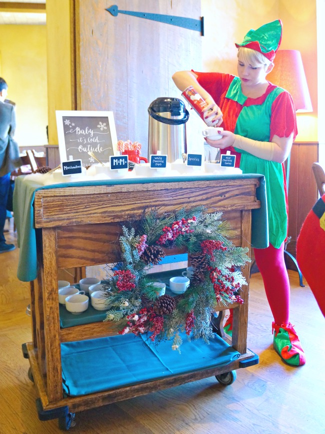 Hot Cocoa Bar cart | LivingMiVidaLoca.com | #livingmividaloca #breakfastwithsanta #christmastraditions #downtowndisney