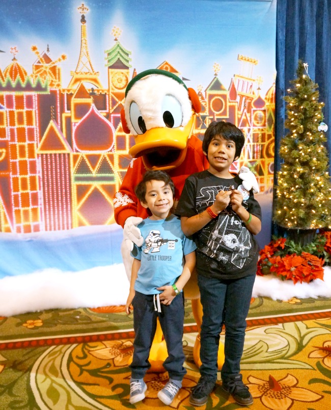 Latino kids with Donald Duck // LivingMiVidaLoca.com