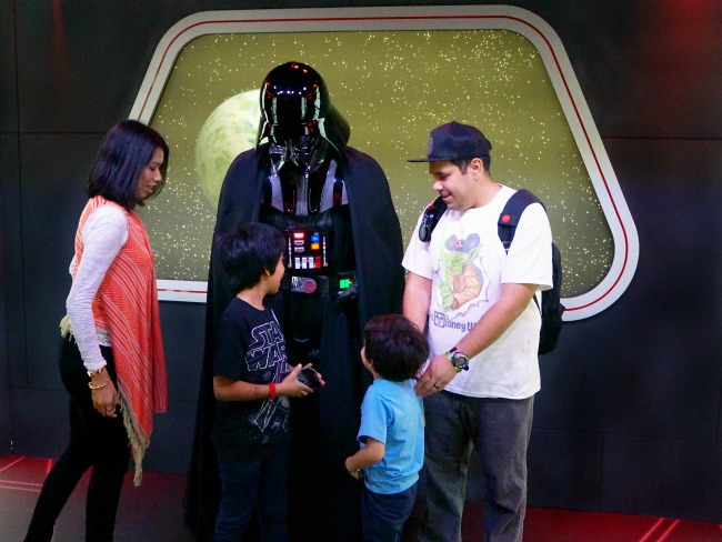 Meeting Darth Vader at Disneyland // LivingMiVidaLoca.com