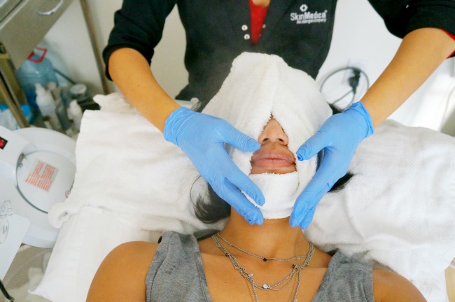 Hydrafacial step 2 - hot towel over face // LivingMiVidaLoca.com