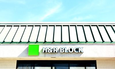H&R Block office // Choosing a tax professional checklist // LivingMiVidaLoca.com