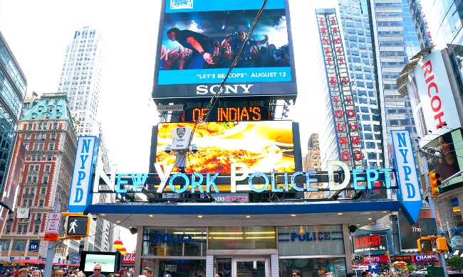 NYPD in Times Square - LivingMiVidaLoca.com