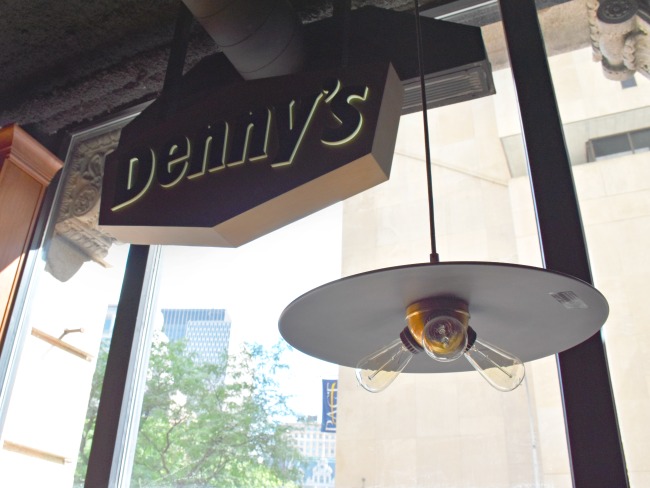 Lamp fixture at Denny's Diner - LivingMiVidaLoca.com