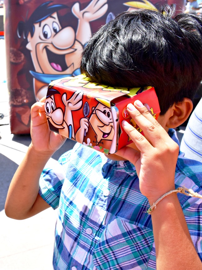 kids using virtual reality at pebbles play tour