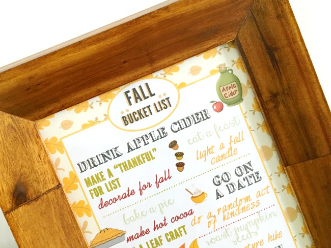 DIY fall printable with list of Fall activities to do at home - livingmividaloca.com #fall #falldecorations #fallprintable #thingstodoinfall #falldecor #decoratingforfall #diyfalldecor #easyfalldecor