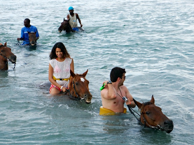 Horseback Ride and Swim in Montego Bay, Jamaica . What to expect during a horseback ride and swim experience. | LivingMiVidaLoca.com | #LivingMiVidaLoca #Jamaica #MontegoBay #Travel