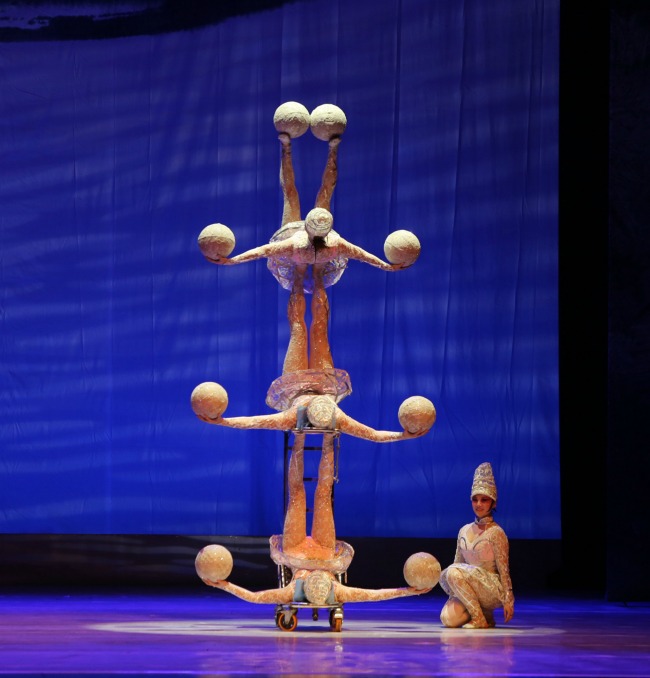 Shanghai Acrobats at Segerstrom - LivingMiVidaLoca.com