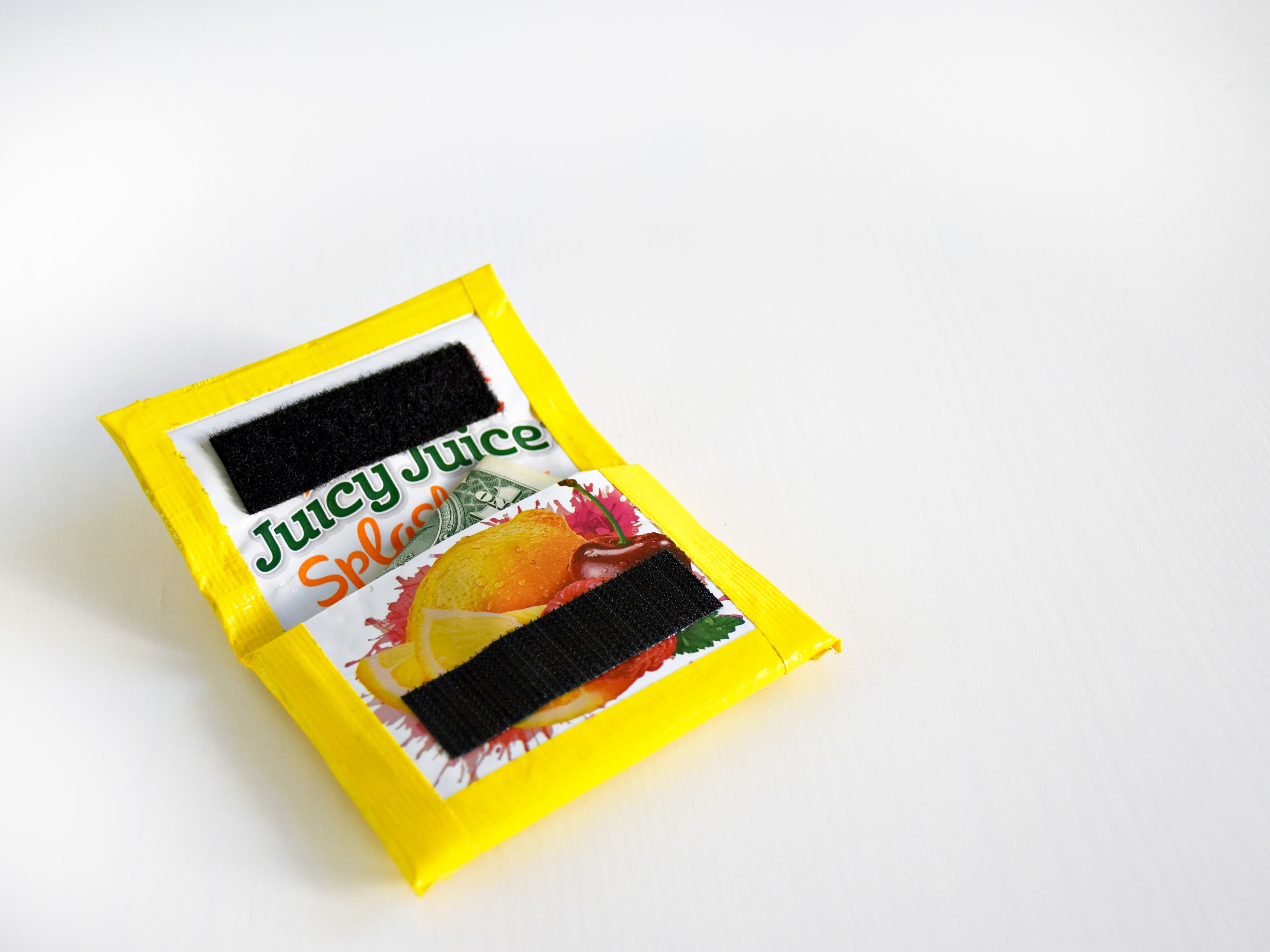 How to make a juice pouch wallet for the kids - LivingMiVidaLoca.com
