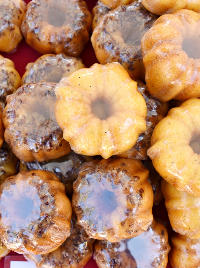 Mini bundt cakes at farmers market - LivingMiVidaLoca.com