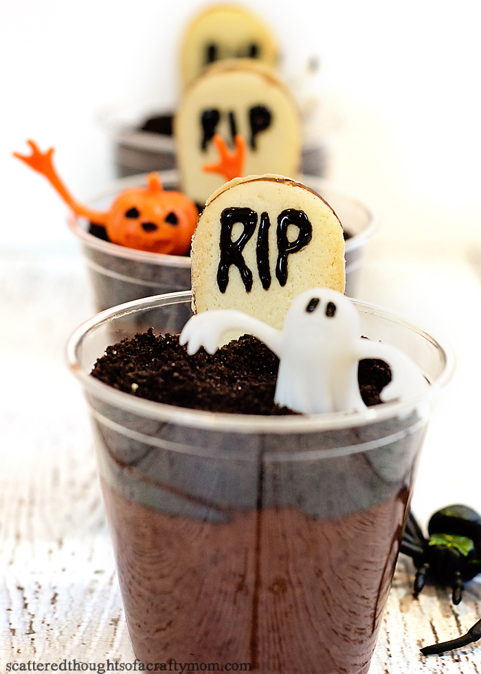 Save these 20 creative and spooktacular Halloween Treats recipes for that upcoming Halloween party. - LivingMiVidaLoca.com