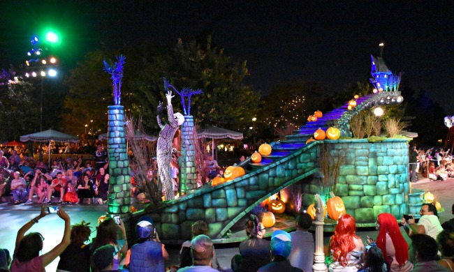 Jack Skellington and Sally at Frightfully Fun Parade at Mickey's Halloween Party - LivingMiVidaLoca.com