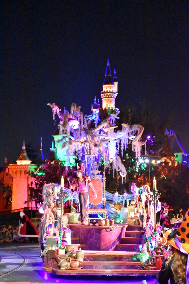 WATCH: Frightfully Fun Parade at Mickey’s Halloween Party - Orange ...