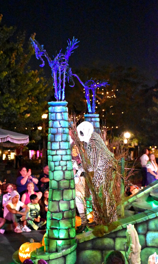 Jack Skellington at Frightfully Fun Parade at Mickey's Halloween Party - LivingMiVidaLoca.com