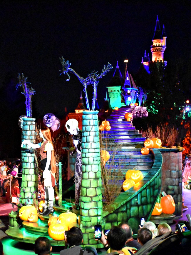 WATCH Frightfully Fun Parade at Mickey's Halloween Party