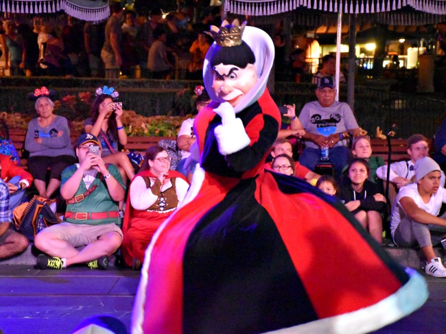 Queen of Hearts at Frightfully Fun Parade - LivingMiVidaLoca.com