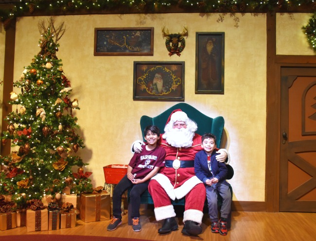 Santa's Christmas Cabin at Knott's Merry Farm offers festive treats during the holiday season - LivingMiVidaLoca.com