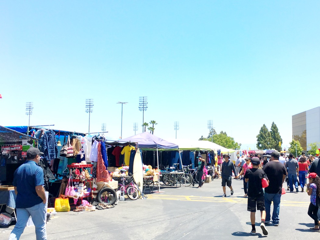 Visiting the swap meet in Costa Mesa - LivingMiVidaLoca.com