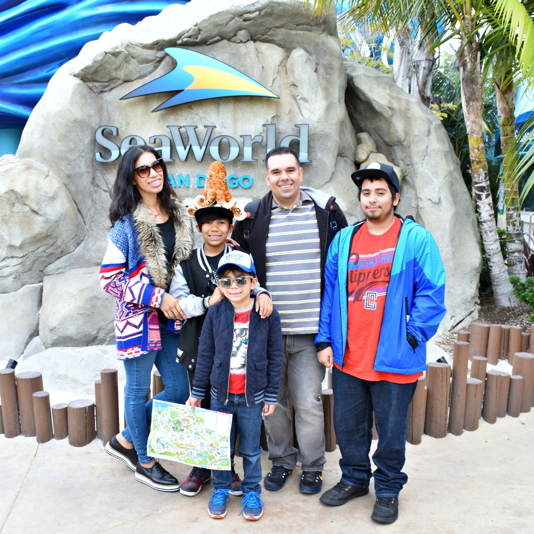 Family visits at SeaWorld San Diego - LivingMiVidaLoca.com