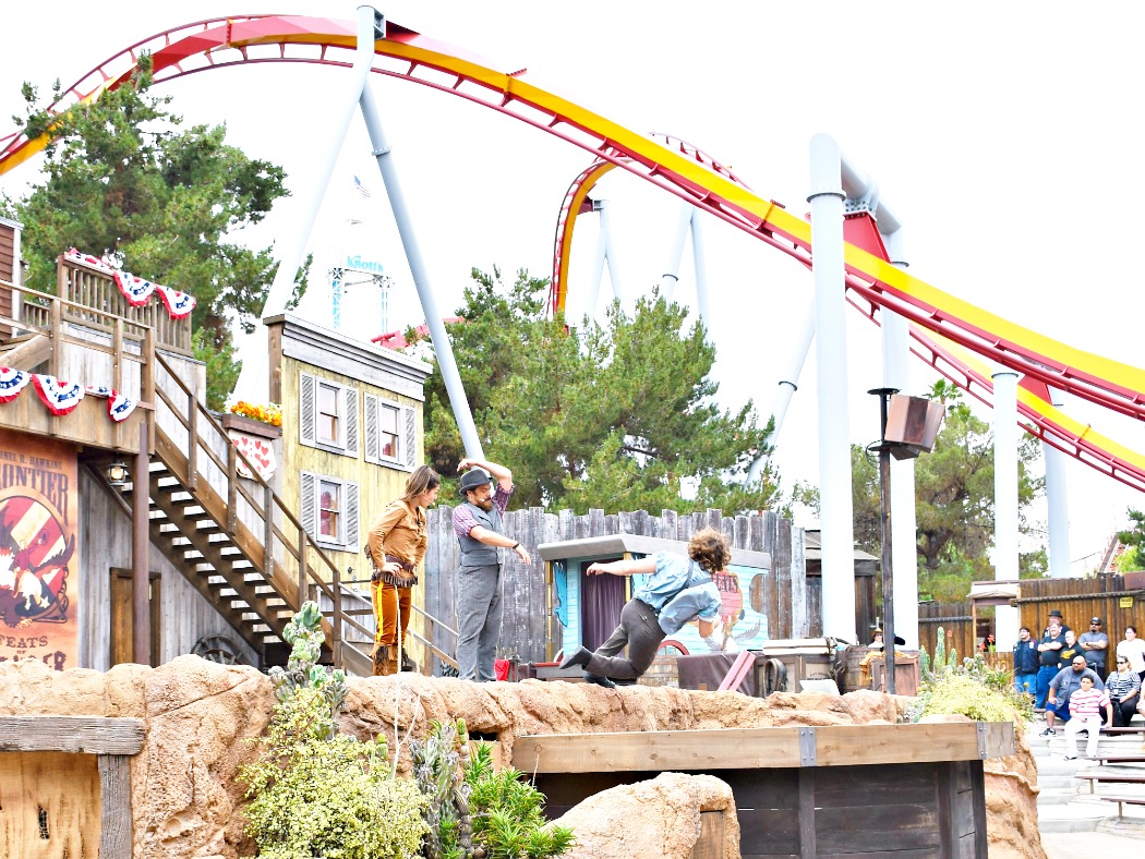 Wild West Stunt Show at Knott's Berry Farm - livingmividaloca.com