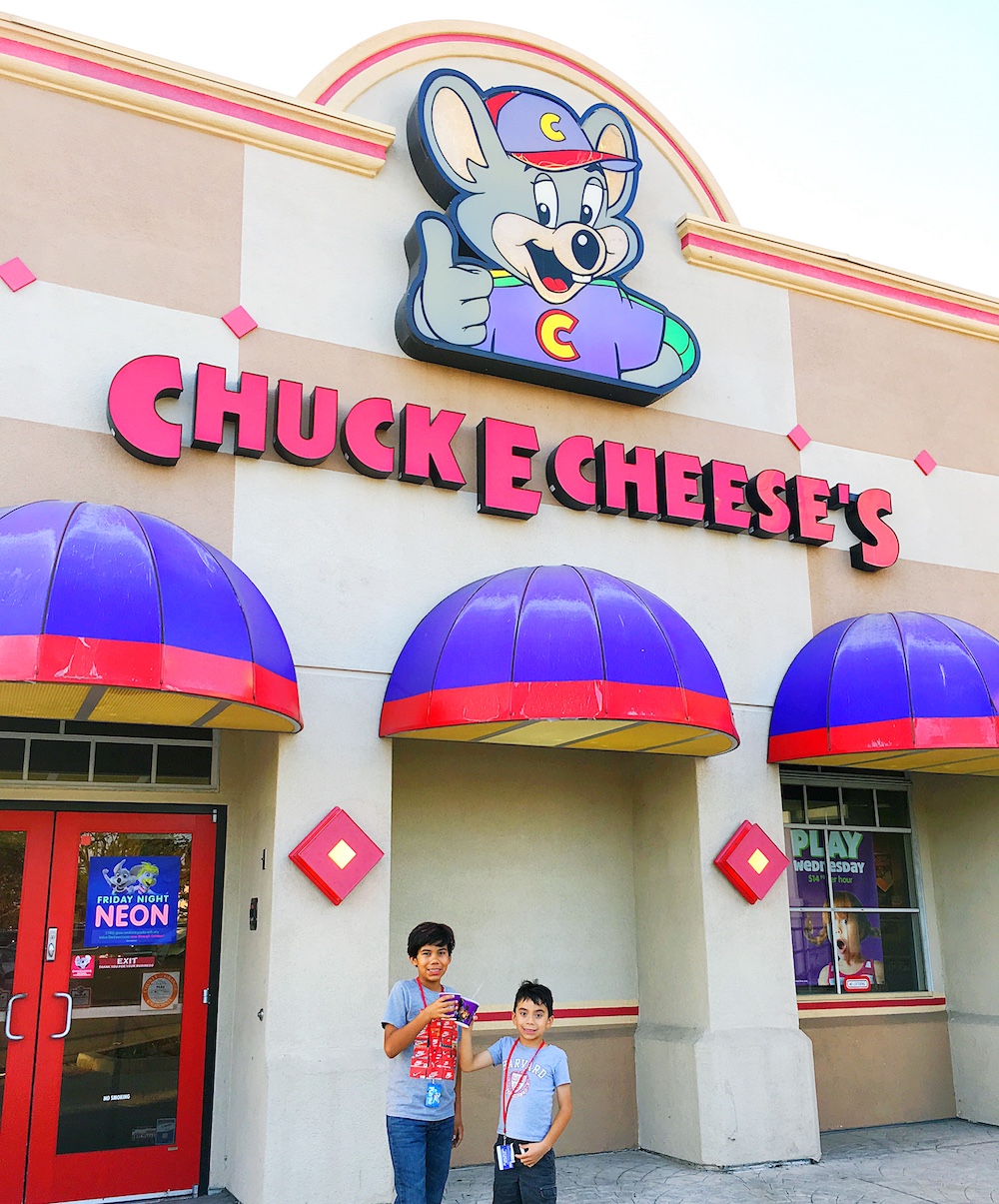 any macro friendly food at chuck e cheese