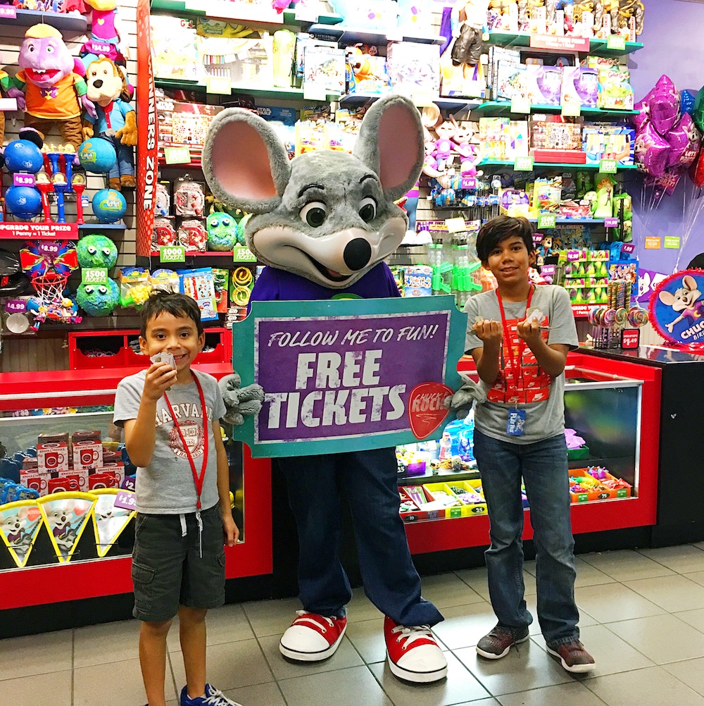 Free tickets at Chuck E. Cheese's - LivingMiVidaLoca.com