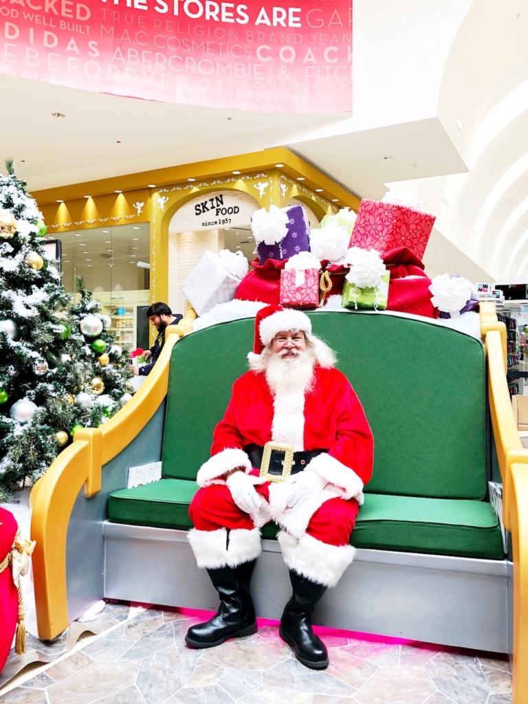 where to take photos with Santa in Orange County - LivingMiVidaLoca.com