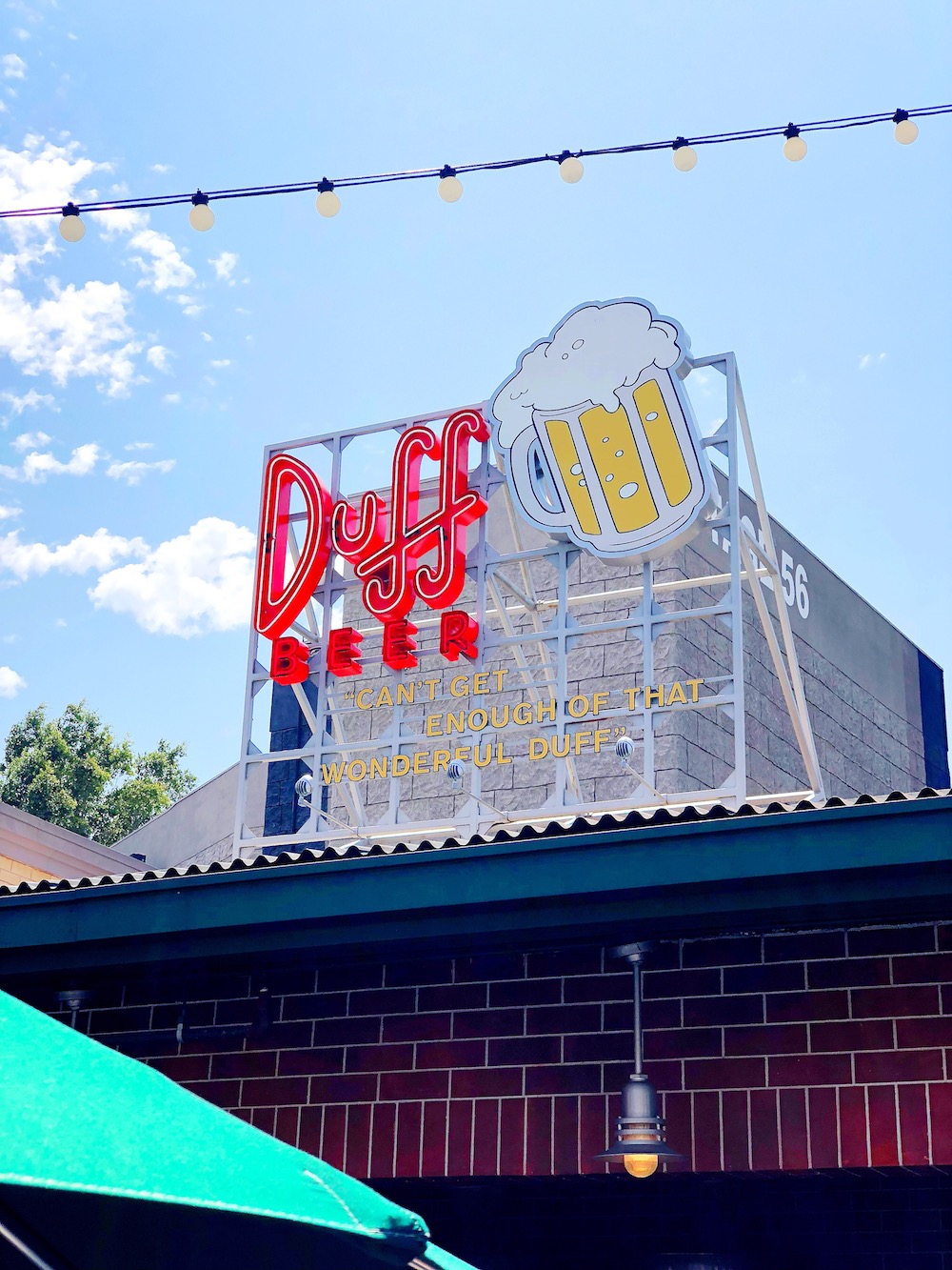 Duff beer sign at universal studios Hollywood - livingmividaloca.com