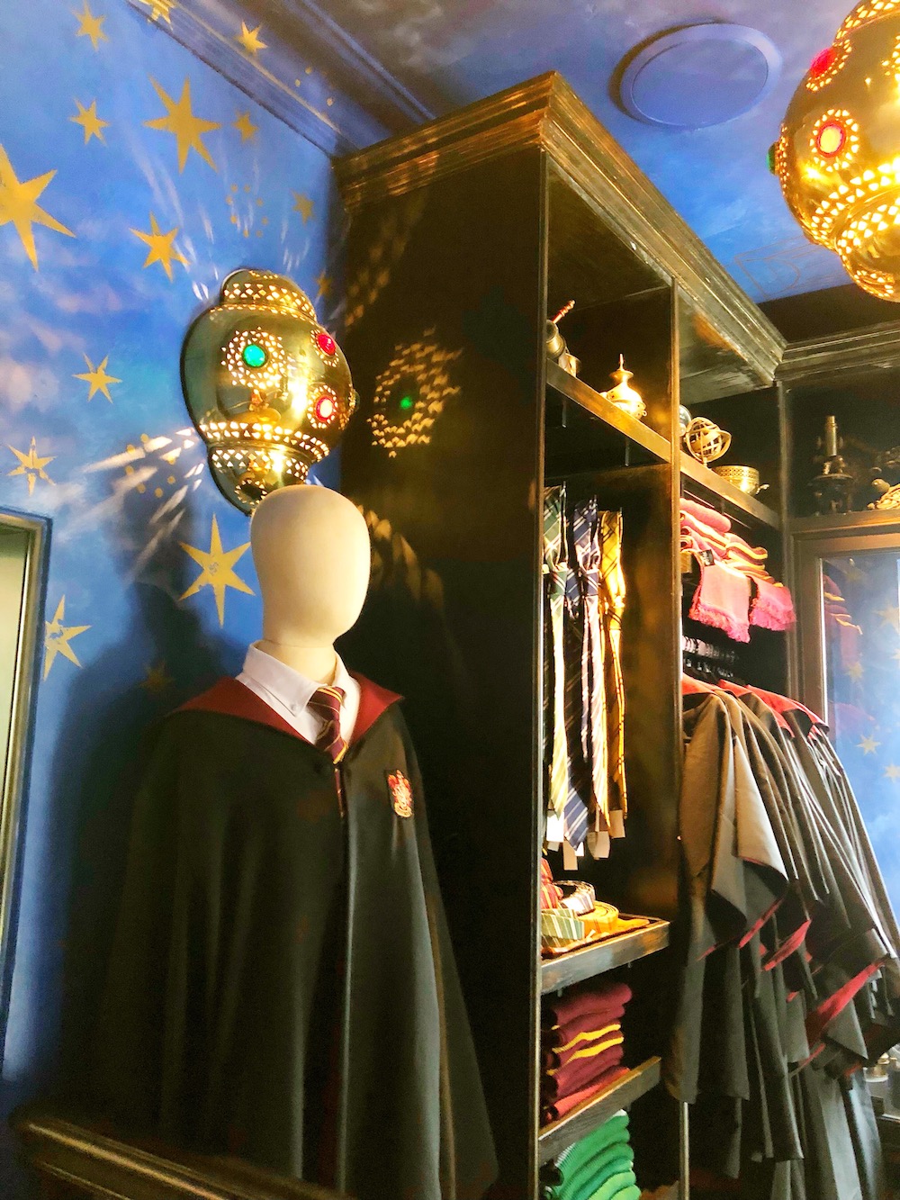 Harry Potter store at Universal Studios Hollywood - livingmividaloca.com